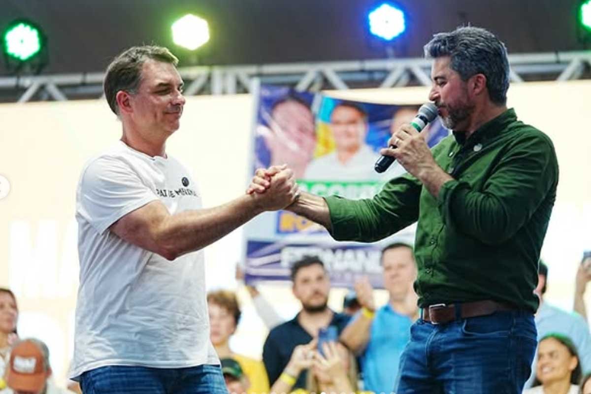 Flávio Bolsonaro participa de ato com Marcos Rogério e promete “resgatar o Brasil do PT”