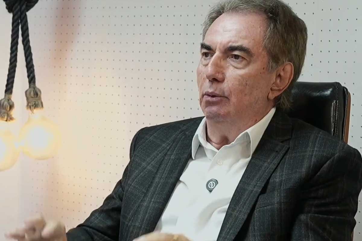 Médico e escritor, Viriato Moura critica cenário político, cobra transparência e aponta falhas na saúde pública